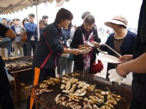 ふるさと祭り長蛇の列